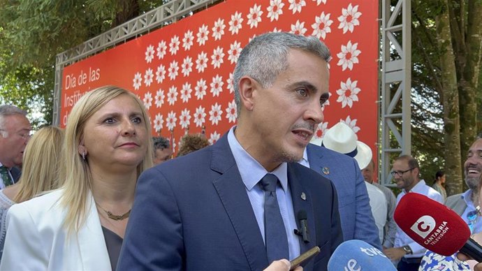 El secretario general del PSC-PSOE y portavoz parlamentario, Pablo Zuloaga, en el Día de las Instituciones