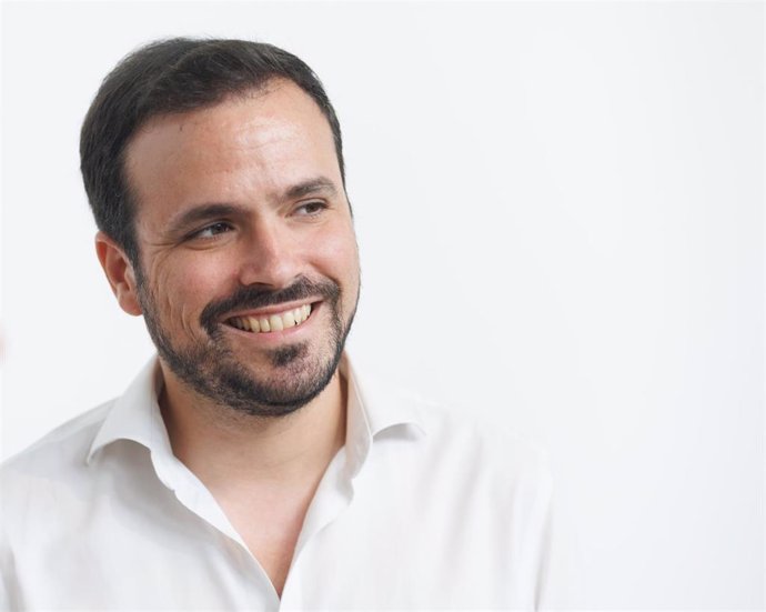 El ministro de Consumo, Alberto Garzón, participa en un acto de Sumar, en el espacio Ecooo, a 19 de julio de 2023, en Madrid (España). Desde que comenzó la campaña electoral, Garzón, participa en algunos actos de Sumar para apoyar a Yolanda Díaz de cara