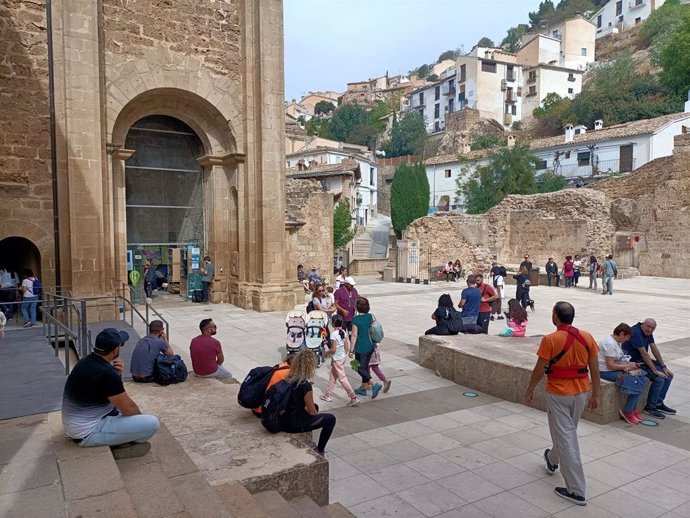 Visitantes en las Ruinas de Santa María