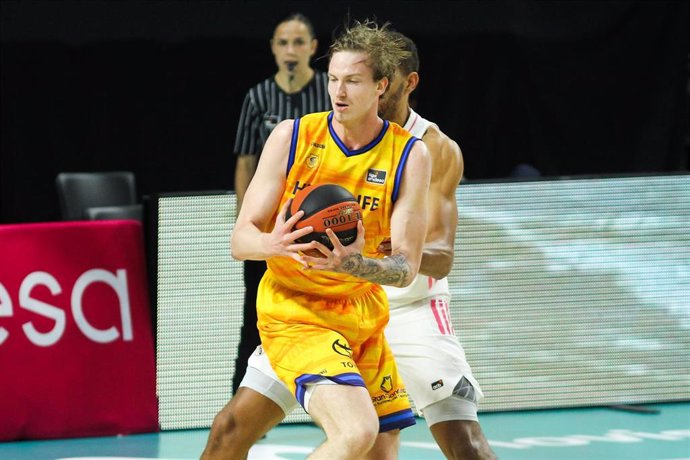 Archivo - Olek Balcerowski of Herbalife Gran Canaria in action during the Liga ACB basketball match played between Real Madrid and Herbalife Gran Canaria at WiZink Center stadium on January 31, 2021 in Madrid, Spain.