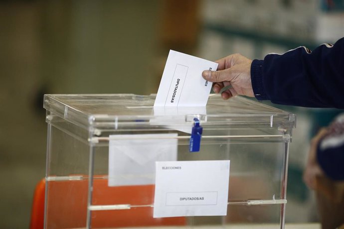 Archivo - Votación en las elecciones generales del 23J