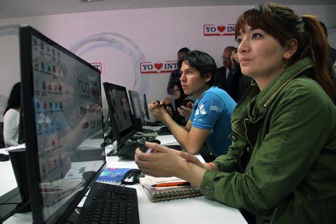 13 de Mayo de 2015.  Bogotá.  ¿Por qué está fallando el internet de UNE?(Fotos Colprensa - Luisa González).