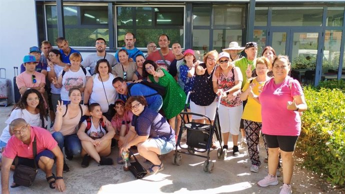 Un total de 57 menores y 150 personas con discapacidad disfrutan de 'Vacaciones paz y Bien' en la sierra de Huelva.