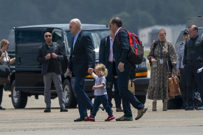 Archivo - El Presidente de Estados Unidos, Joe Biden, junto a su hijo Hunter Biden y su nieto Beau Biden 