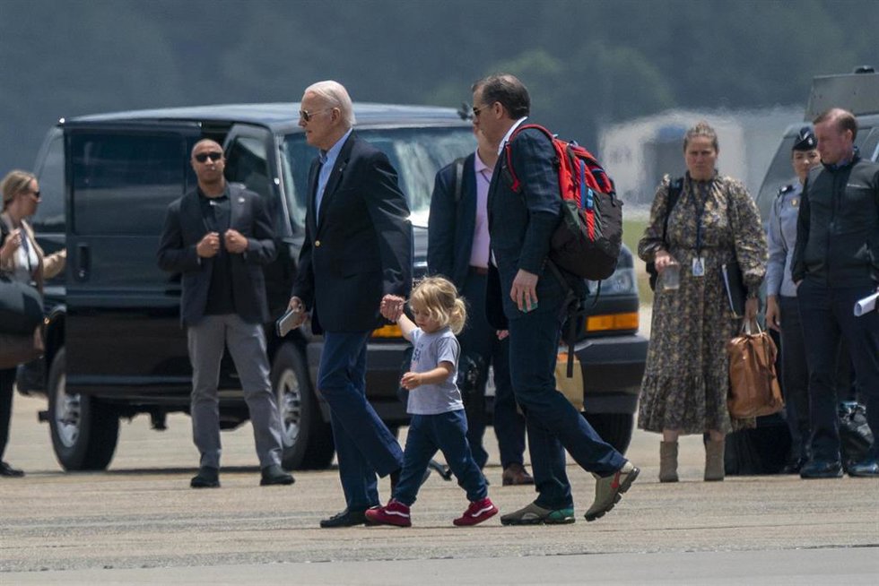 Archivo - El Presidente de Estados Unidos, Joe Biden, junto a su hijo Hunter Biden y su nieto Beau Biden 