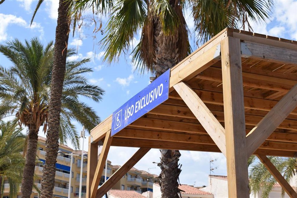 Imagen de una playa accesible en la Región de Murcia