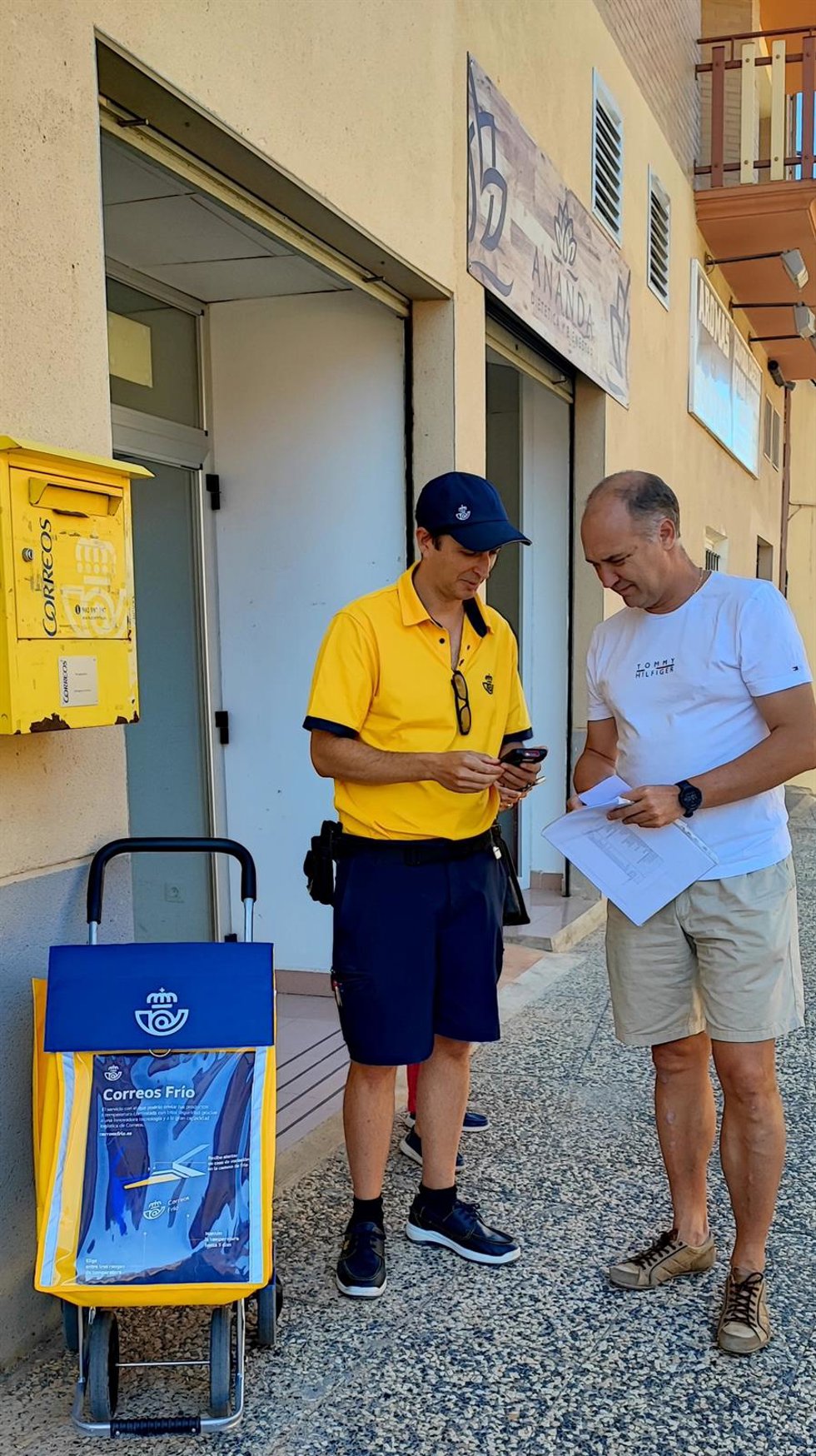 Eficiencia energética.- Correos distribuye en Cantabria más de 22.500 distintivos de la DGT en los seis primeros meses