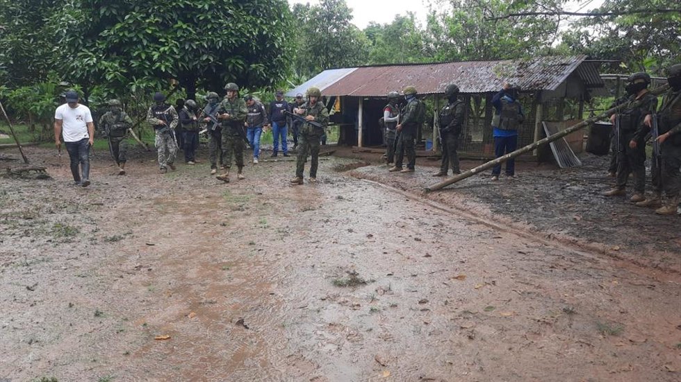 El ejército de Ecuador entra en territorio colombiano y se lleva a seis personas