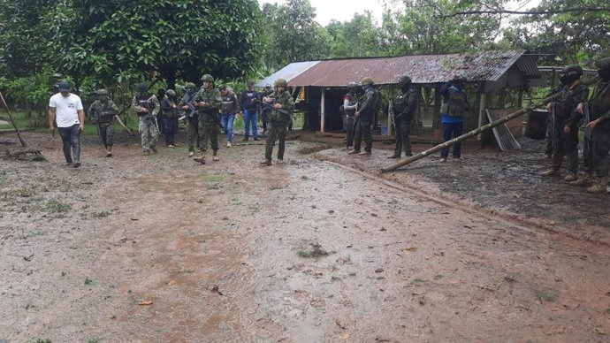 El ejército de Ecuador entra en territorio colombiano y se lleva a seis personas