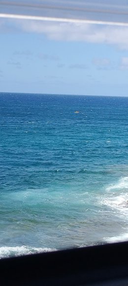 Un guardia civil exento de servicio salva a un padre y un hijo a la deriva con un kayak que había volcado en la costa de Gran Canaria