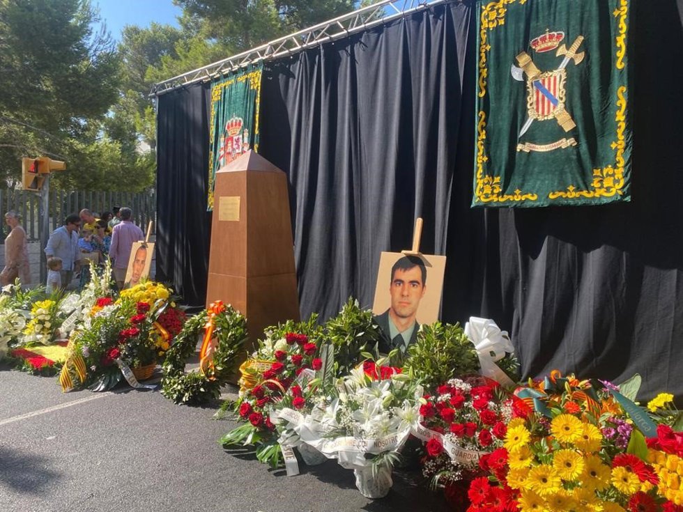 Homenaje a los guardias civiles Diego Salvá Lezaun y Carlos Sáenz de Tejada asesinados por ETA.