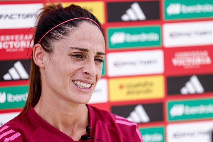 Archivo - Esther González, durante una entrevista.