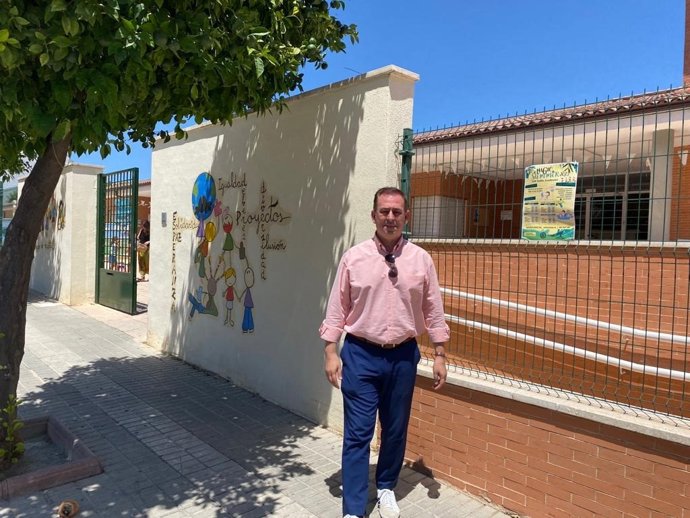 El concejal del PSOE en el Ayuntamiento de Jaén Javier Padorno demanda obras en colegios públicos de la ciudad.