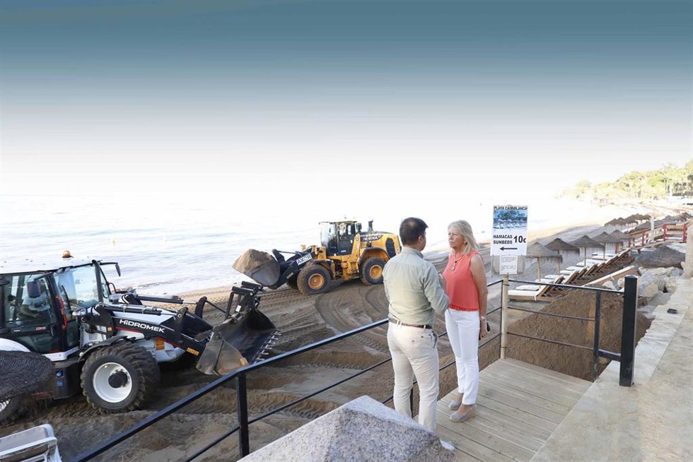 Trabajos en las playas de Marbella