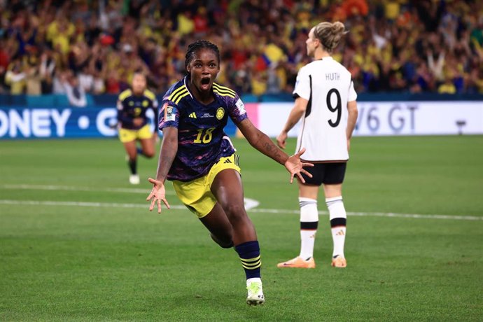 Linda Caicedo celebra un gol con la selección de Colombia.