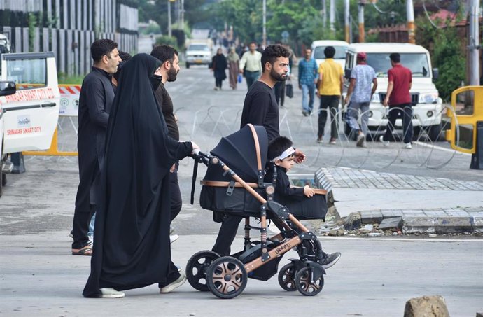 Una mujer con chador en la Cachemira india