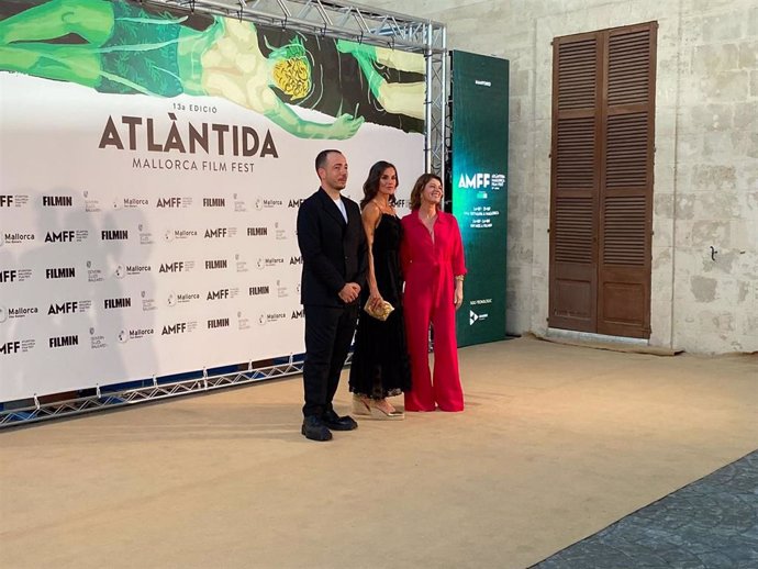 La Reina Letizia posa en el photocall al inicio de la gala de clausura de la 13 edición del Atlntida Mallorca Film Fest.