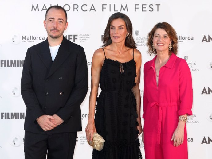 Jaume Ripoll, la Reina Letizia e Irene Jacob durante la clausura del 13 edición del Atlntida Mallorca Film Fest 2023.