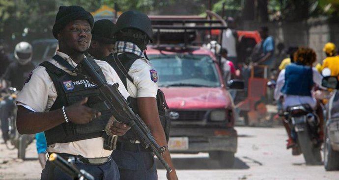 Archivo - Agentes de la Policía en la capital de Haití