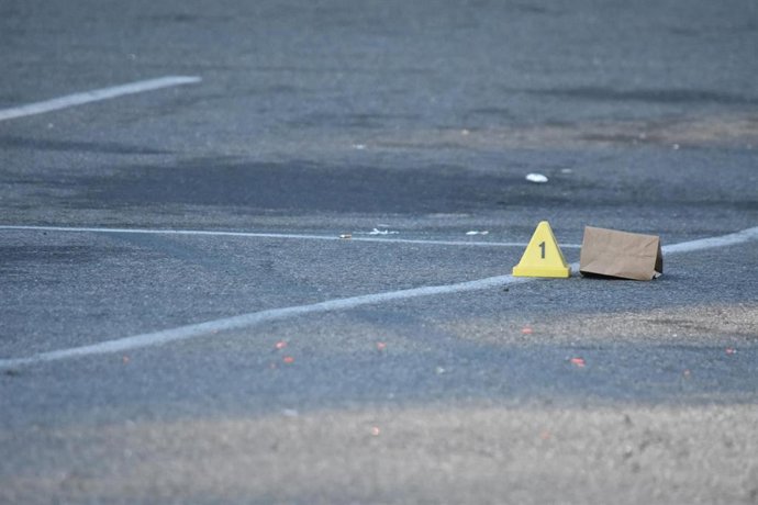 Imagen de archivo de la escena de un tiroteo marcada por la Policía de Estados Unidos