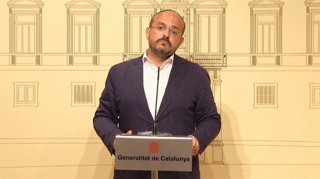 Archivo - El presidente del PP catalán, Alejandro Fernández, en rueda de prensa tras reunirse con el presidente del Govern, Pere Aragonès.