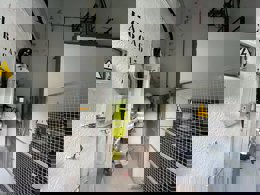 Técnico trabajando en la Central de El Palmar