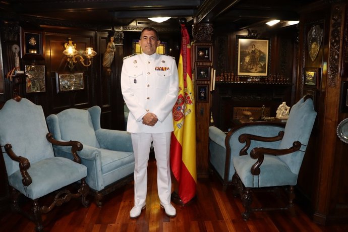 Luis Carreras-Presas a bordo de Elcano.