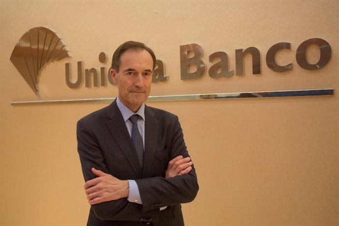 Archivo - El CEO de Unicaja Banco, Manuel Menéndez.