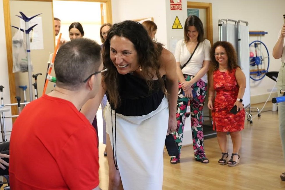 La consejera Loles López visita las instalaciones de Fegradi.