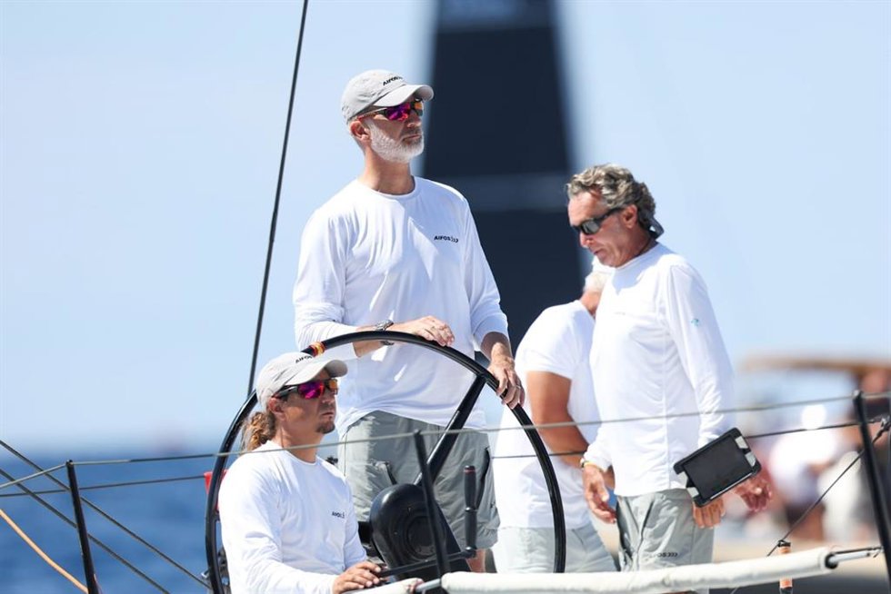 El Rey Felipe IV a bordo del Aifos.