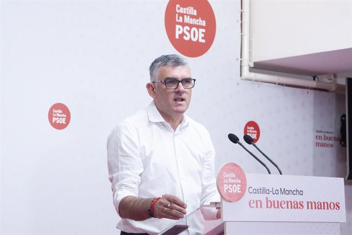 El presidente del Grupo Socialista en las Cortes de C-LM, Ángel Tomás Godoy