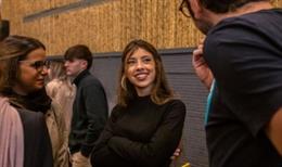 Bold Is Beautiful, la iniciativa solidaria de Benefit, colabora con Ayuda en Acción para cambiar el futuro de nuestros jóvenes