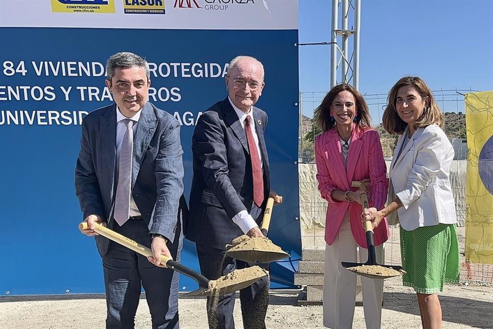 Primera piedra de promoción de vivindas en alquiler que  se promueve en el sector universidad de Málaga