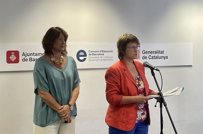 La primera teniente de alcalde de Barcelona Laia Bonet y la consellera Anna Simó