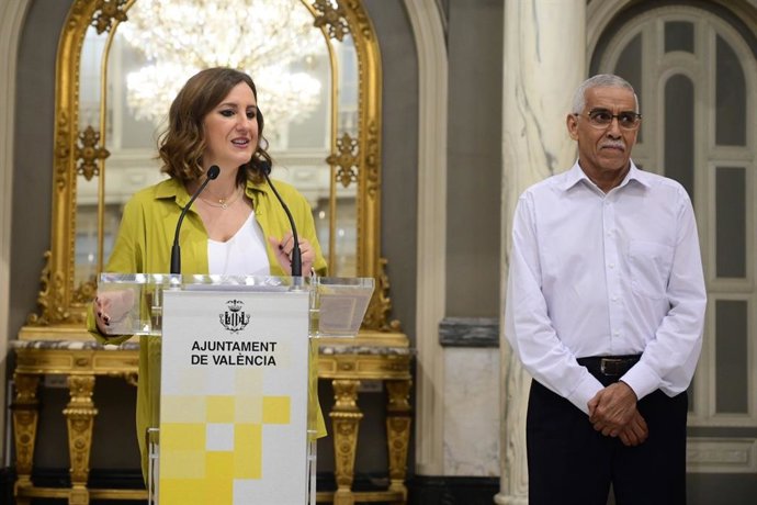 Catalá promete respaldar económicamente y visibilizar 'Vacances en pau' para que "haya muchas más familias"