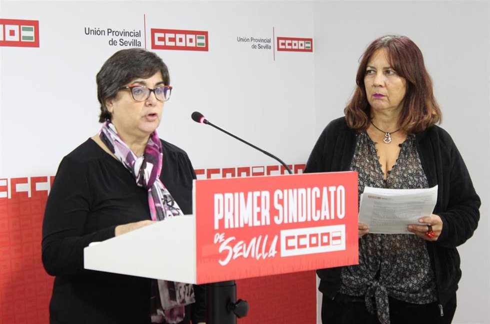 Archivo - La secretaria de Mujer e Igualdad de CCOO de Sevilla, Pepa Bermudo, y la secretaria de Organización de CCOO de Sevilla, Pepa Cuaresma, en una foto de archivo.