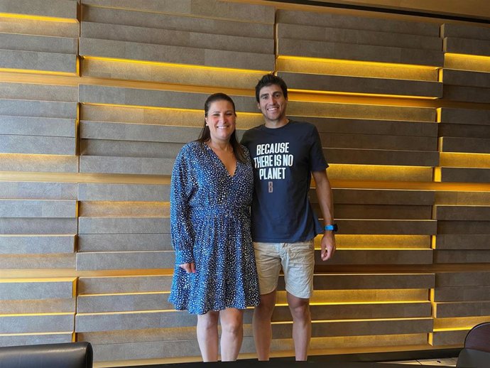 La directora de Banca País de AndBank, Maria Suárez, y el fondista Ireneu Esteve.