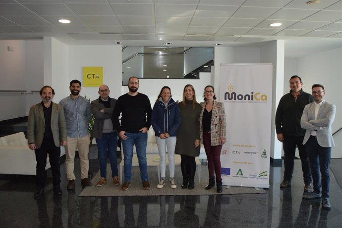 Integrantes del grupo Monica.