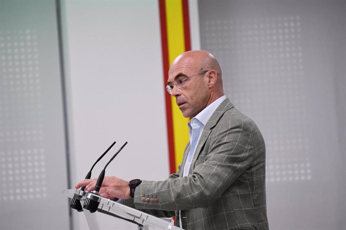 El secretario de Organización de Vox, Jorge Buxadé, interviene durante una rueda de prensa, en la sede nacional de VOX, a 31 de julio de 2023, en Madrid (España)