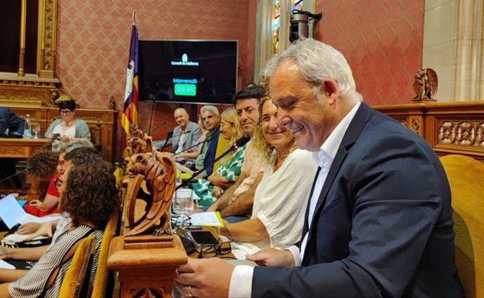 El portavoz de MÉS per Mallorca en el Consell de Mallorca, Jaume Alzamora, durante su intervención en el pleno.
