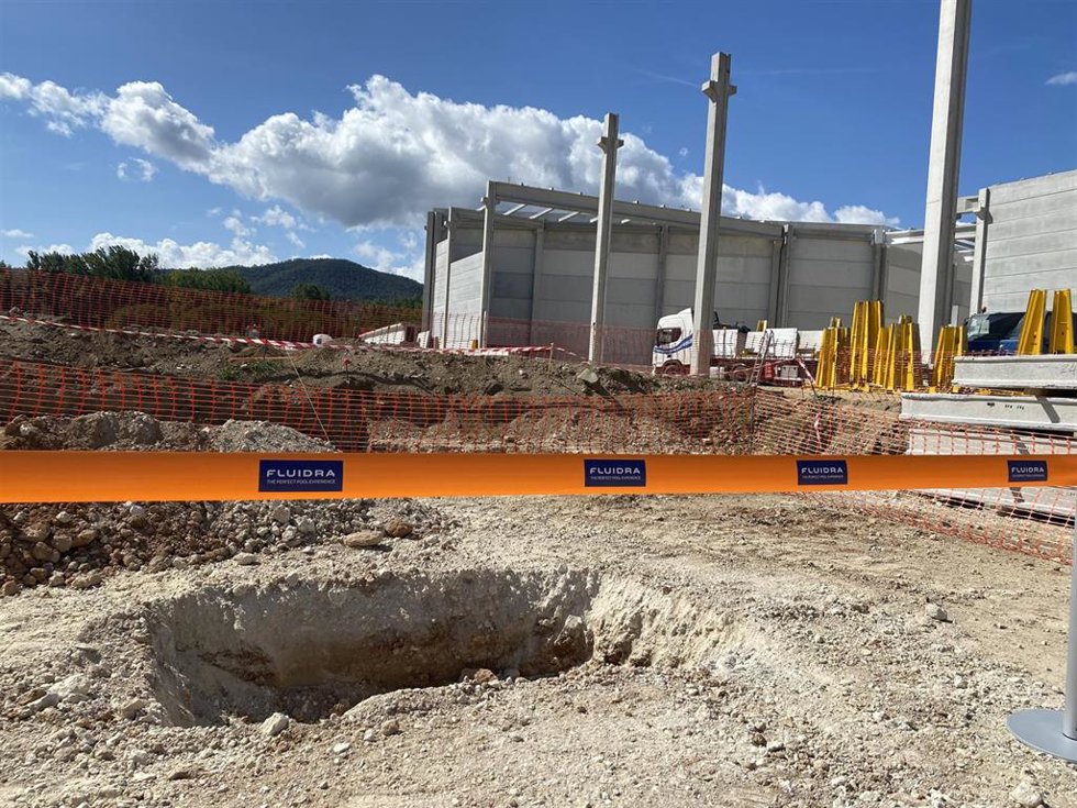 Primera piedra de la nave de Fluidra en Sant Feliu de Buixalleu (Girona).