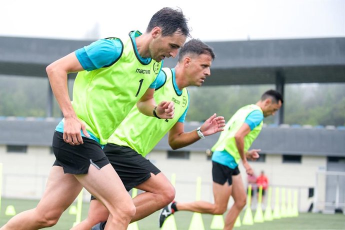 Los colegiados Ricardo de Burgos Bengoetxea y Jesús Gl Manzano durante las pruebas físicas