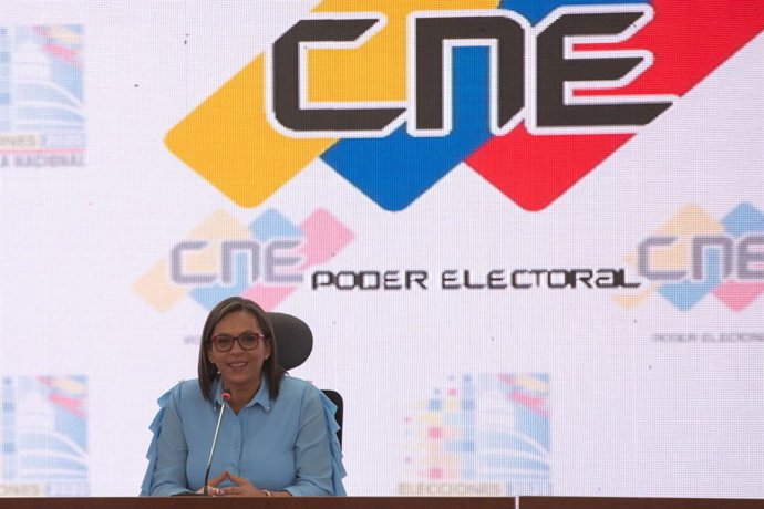 Archivo - (201208) -- CARACAS, Dec. 8, 2020 (Xinhua) -- Indira Alfonzo, president of Venezuela's National Electoral Council (CNE), announces the official result of legislative elections in Caracas, Venezuela, Dec. 7, 2020.   Venezuela's government coali