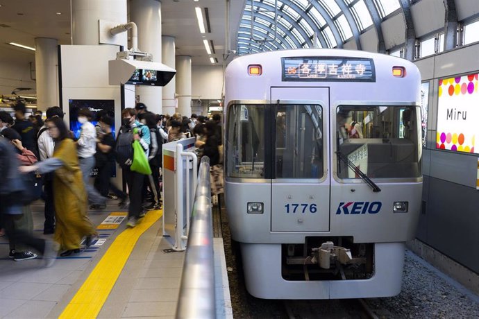 Archivo - Línea de tren en Tokio