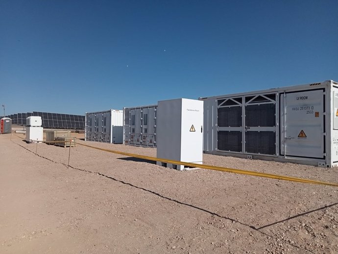 Archivo - Alter Enersun y Alterna Energía desarrollan un sistema de hibridacion de baterias en dos plantas solar