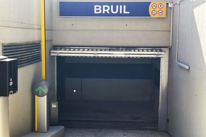 Abre el nuevo parking ubicado junto al Parque Bruil, en Zaragoza, con cerca de 200 plazas para coches y motos.