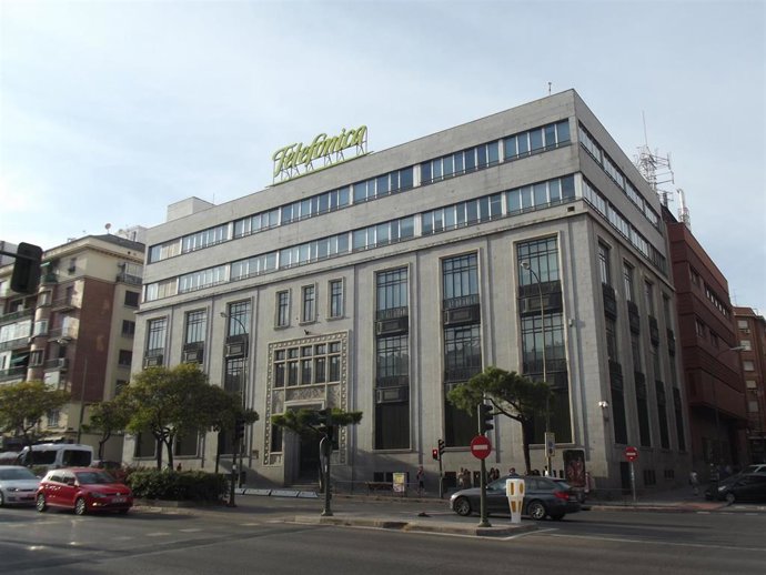 Central Telefónica, calle de Raimundo Fernández Villaverde, Madrid.