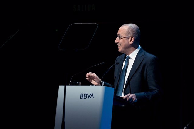 Archivo - El consejero delegado de BBVA, Onur Genç, presentan los resultados de BBVA en 2022, en el Auditorio Ciudad BBVA, a 1 de febrero de 2023, en Madrid (España). 