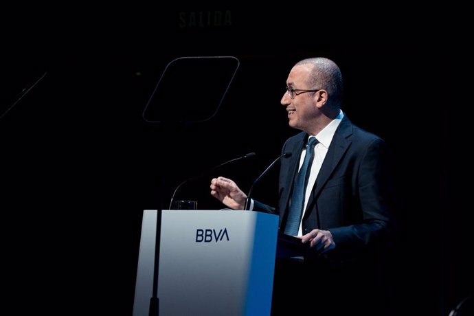 Archivo - El consejero delegado de BBVA, Onur Gen, presentan los resultados de BBVA en 2022, en el Auditorio Ciudad BBVA, a 1 de febrero de 2023, en Madrid (España). 