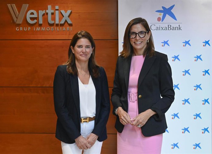 La vicepresidenta y consejera delegada de Vertix Grup Immobiliari, Elena Massot, y la directora territorial de CaixaBank en Barcelona, Maria Alsina.